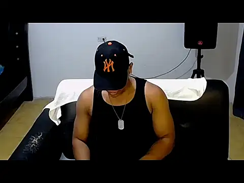 Snapshot of Ian_Arcia chatting on May 12, 11:02 pm Ian Arcia online show from May 12, 11:02 pm