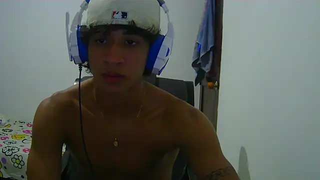 Snapshot of Hansel_take chatting on May 2, 11:43 pm Hansel take online show from May 2, 11:43 pm