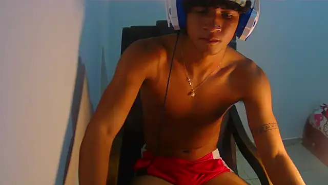 Snapshot of Hansel_take chatting on May 13, 11:55 pm Hansel take online show from May 13, 11:55 pm