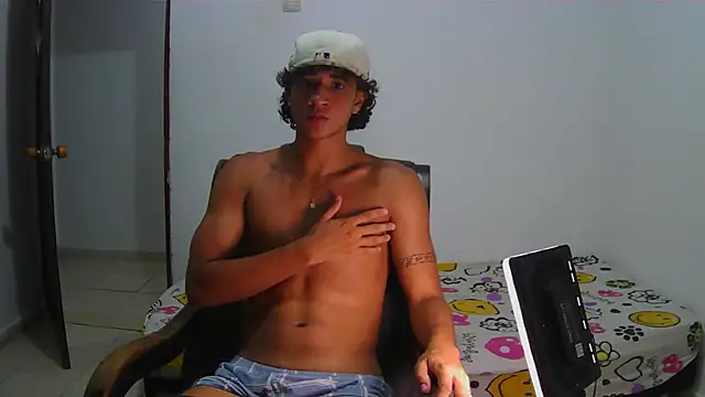 Snapshot of Hansel_take chatting on May 28, 1:58 am Hansel take online show from May 28, 1:58 am