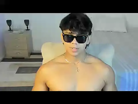 noahprada online show from May 22, 5:03 am