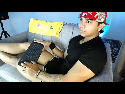 noahprada online show from June 23, 3:43 pm