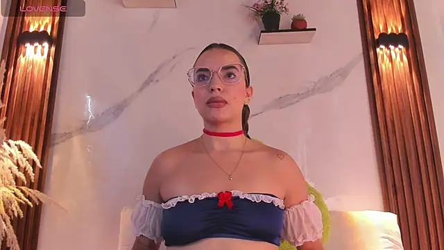 Snapshot of catalina_lafer chatting on May 11, 12:33 pm catalina lafer online show from May 11, 12:33 pm