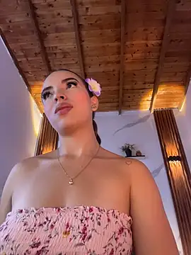 Snapshot of catalina_lafer chatting on May 24, 1:27 pm catalina lafer online show from May 24, 1:27 pm