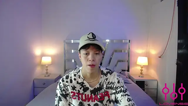 Snapshot of Asher_addamss_ chatting on May 5, 9:34 pm Asher addamss online show from May 5, 9:34 pm