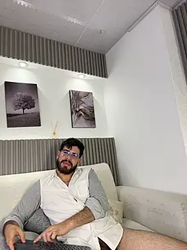 DomBoy  online show from May 16, 7:45 pm