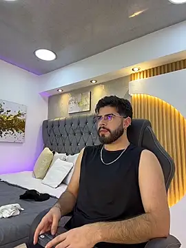 DomBoy  online show from May 17, 8:05 pm