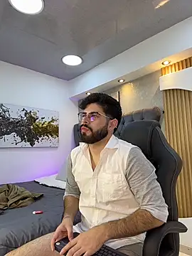 DomBoy  online show from May 19, 8:04 pm
