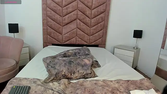 CoralRuiz online show from May 9, 8:36 pm