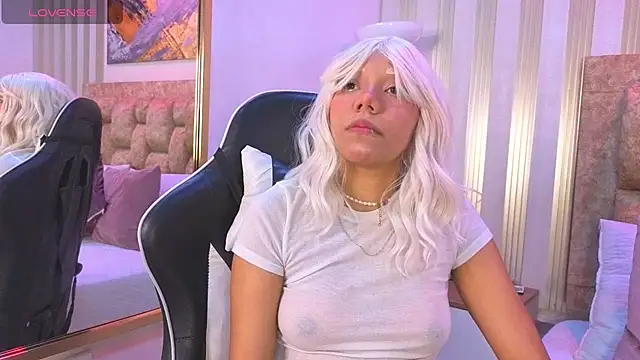 Snapshot of lilith_pink__ chatting on May 8, 3:45 am lilith pink online show from May 8, 3:45 am