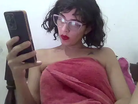 Snapshot of Xoeni chatting on May 23, 8:13 pm Xoeni online show from May 23, 8:13 pm