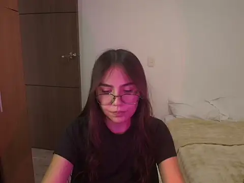 Snapshot of abbyyandmaxx chatting on May 10, 5:29 pm abbyyandmaxx online show from May 10, 5:29 pm