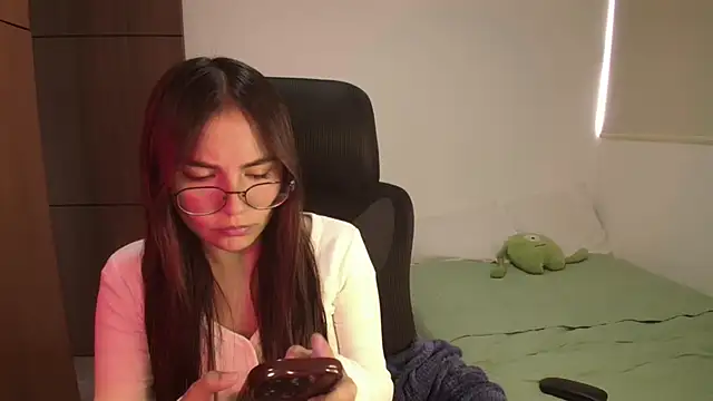 Snapshot of abbyyandmaxx chatting on May 19, 4:35 pm abbyyandmaxx online show from May 19, 4:35 pm