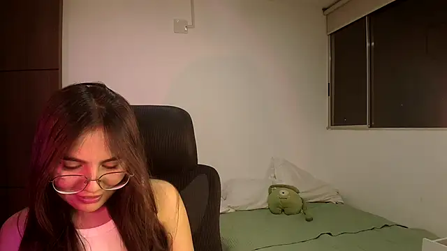 Snapshot of abbyyandmaxx chatting on May 24, 1:10 am abbyyandmaxx online show from May 24, 1:10 am