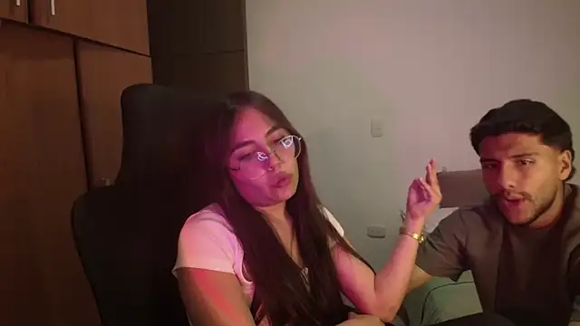 Snapshot of abbyyandmaxx chatting on May 27, 1:57 am abbyyandmaxx online show from May 27, 1:57 am