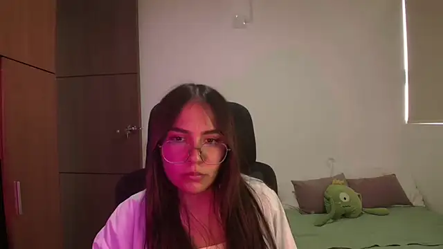 Snapshot of abbyyandmaxx chatting on May 28, 3:53 pm abbyyandmaxx online show from May 28, 3:53 pm