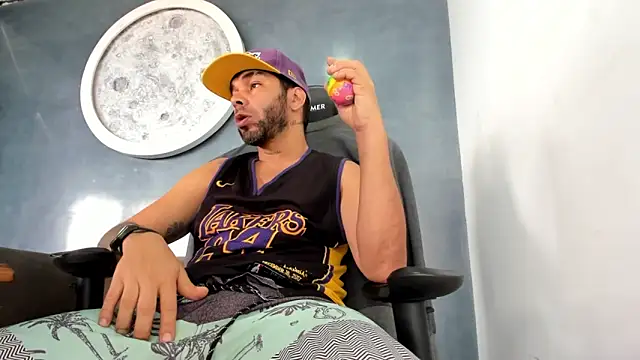 kevin collins76 online show from May 6, 1:49 pm