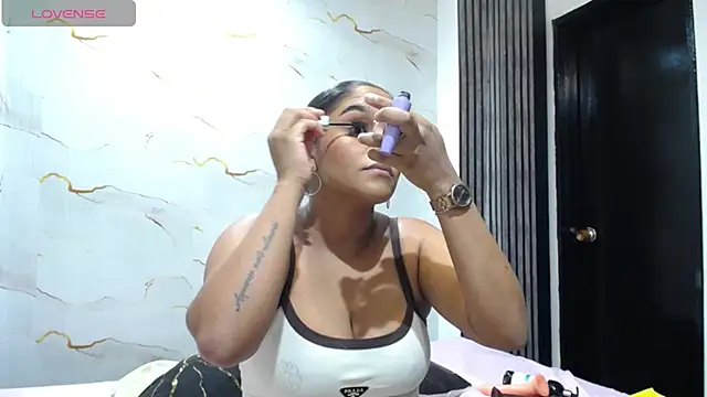 Snapshot of Liaa_cams chatting on June 28, 3:01 am Liaa cams online show from June 28, 3:01 am
