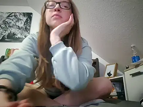 Freaky-Doll online show from May 7, 8:47 pm