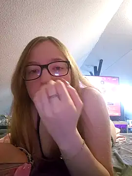 Freaky-Doll online show from May 24, 6:24 pm