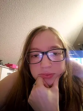 Freaky-Doll online show from May 28, 9:23 pm