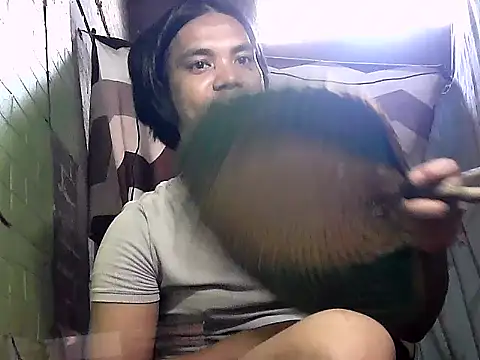 Snapshot of bj_l0ve chatting on May 15, 4:41 am bj l0ve online show from May 15, 4:41 am