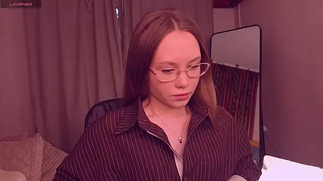 FloraLarsson online show from May 4, 10:22 am