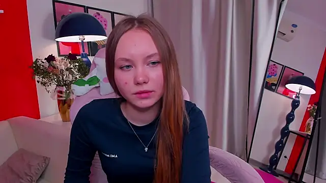 FloraLarsson online show from May 5, 3:53 pm