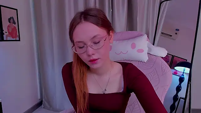 FloraLarsson online show from May 8, 4:18 am