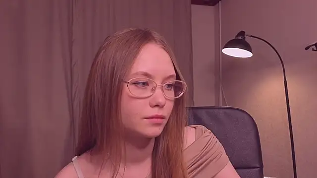 FloraLarsson online show from May 11, 2:45 pm
