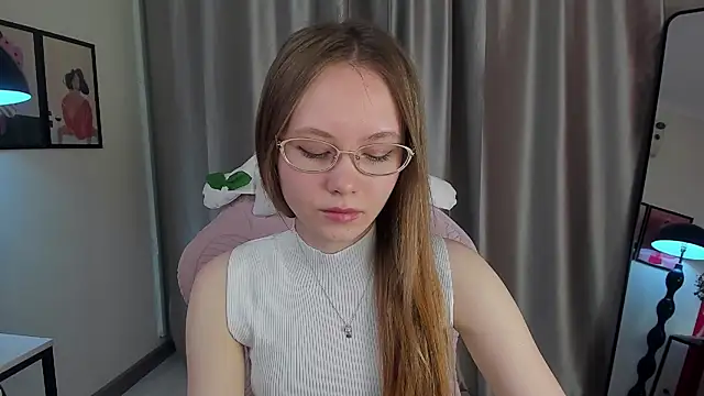 FloraLarsson online show from May 15, 3:46 am