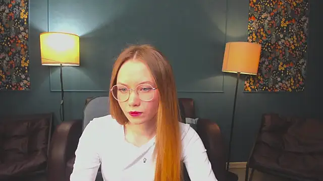 FloraLarsson online show from May 17, 10:00 am