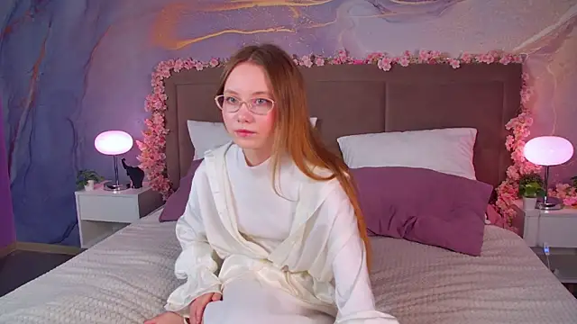 FloraLarsson online show from June 22, 10:23 am