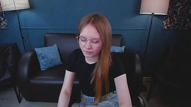 FloraLarsson online show from July 14, 10:21 am