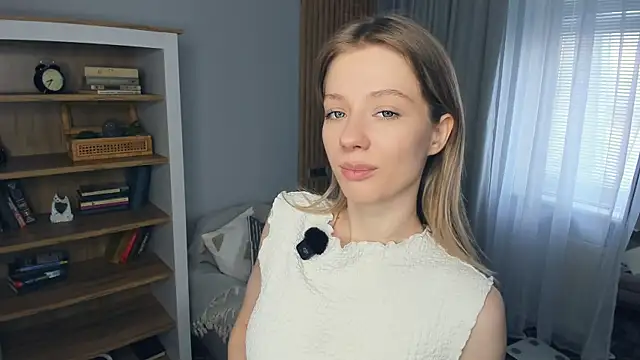 Snapshot of katemossse chatting on April 30, 9:37 am katemossse online show from April 30, 9:37 am