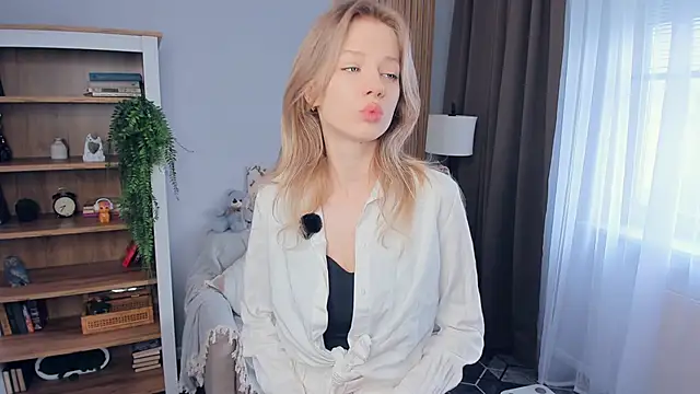 Snapshot of katemossse chatting on May 8, 7:36 am katemossse online show from May 8, 7:36 am
