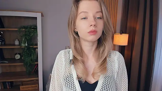 Snapshot of katemossse chatting on May 11, 7:47 am katemossse online show from May 11, 7:47 am