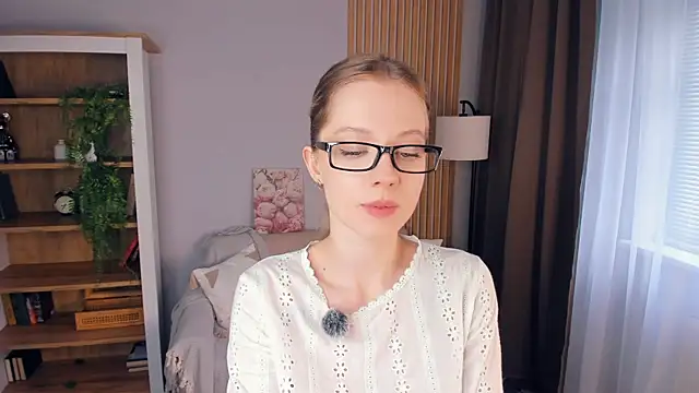 Snapshot of katemossse chatting on May 13, 7:39 am katemossse online show from May 13, 7:39 am