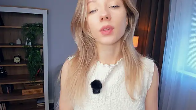 Snapshot of katemossse chatting on May 24, 6:29 am katemossse online show from May 24, 6:29 am