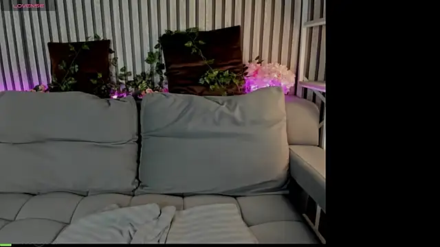Eva Cutties online show from May 16, 9:28 am