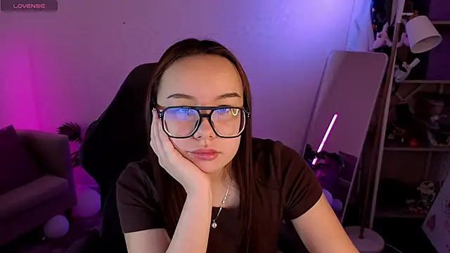 Eva Cutties online show from May 17, 9:17 am