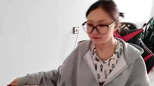 AdelineCanup online show from May 19, 1:22 am