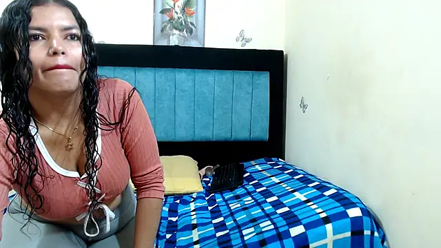 LUCYXS1 online show from May 26, 11:50 am