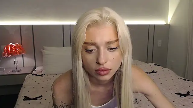 Snapshot of BlondyLi chatting on May 16, 11:20 am BlondyLi online show from May 16, 11:20 am