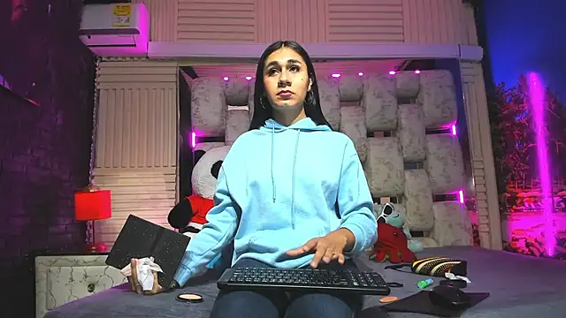MahiaraHot online show from May 4, 12:56 pm