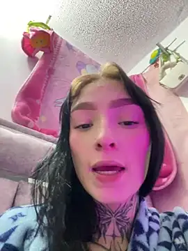 Snapshot of she-dulce chatting on June 5, 7:14 am she-dulce online show from June 5, 7:14 am