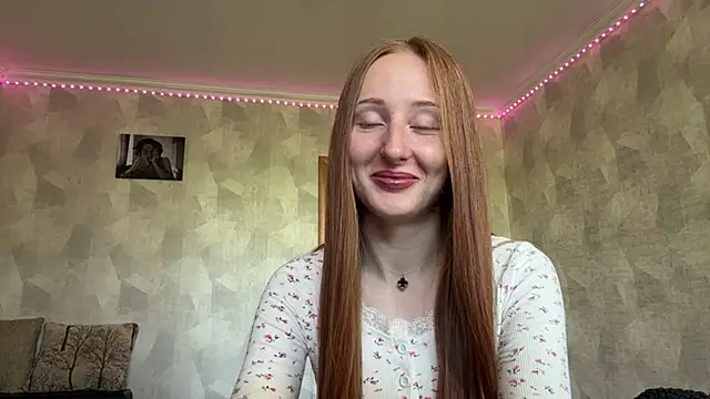 Snapshot of SofiaSelen chatting on May 9, 10:20 am SofiaSelen online show from May 9, 10:20 am