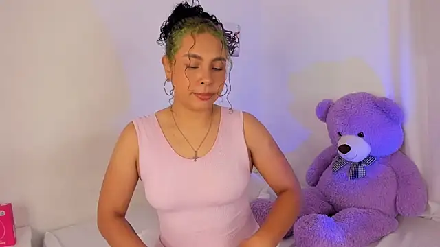 Snapshot of Violetta_cam_ chatting on May 9, 2:28 am Violetta cam online show from May 9, 2:28 am