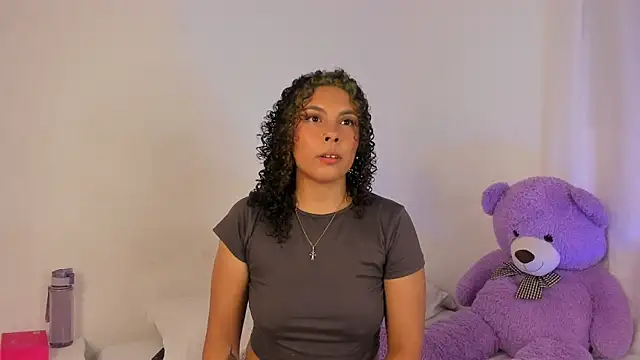 Snapshot of Violetta_cam_ chatting on May 14, 2:18 am Violetta cam online show from May 14, 2:18 am