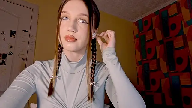 Katrinethequeen online show from May 19, 4:46 pm